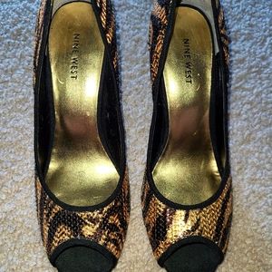 Nine West gold/black Heels